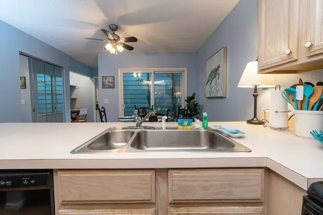 Daire (New Listing Townhouse Paradise -Steps)