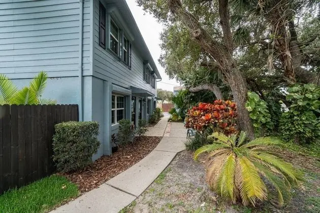Daire (New Listing Townhouse Paradise -Steps)