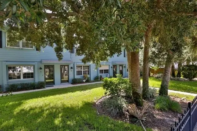 Daire (New Listing Townhouse Paradise -Steps)