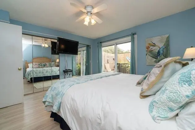 Daire (New Listing Townhouse Paradise -Steps)
