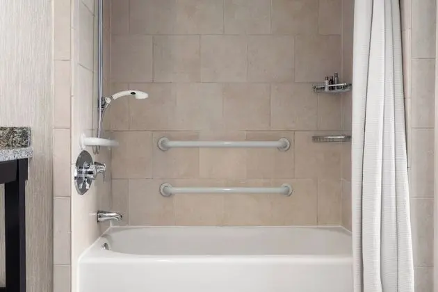 Oda, 1 En Büyük (King) Boy Yatak (Mobility Accessible, Tub)