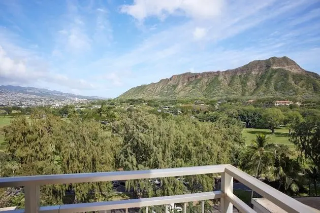 Oda, Köşe (Diamond Head View)