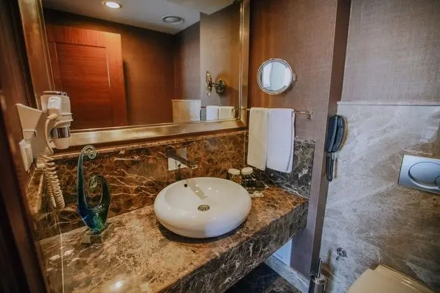 Grand Suite 1 Bedroom, 2 Bathroom, Executive Lounge & Cafe