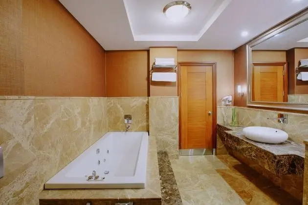 Grand Suite 1 Bedroom, 2 Bathroom, Executive Lounge & Cafe