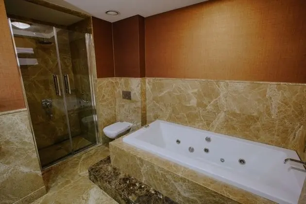 Grand Suite 1 Bedroom, 2 Bathroom, Executive Lounge & Cafe