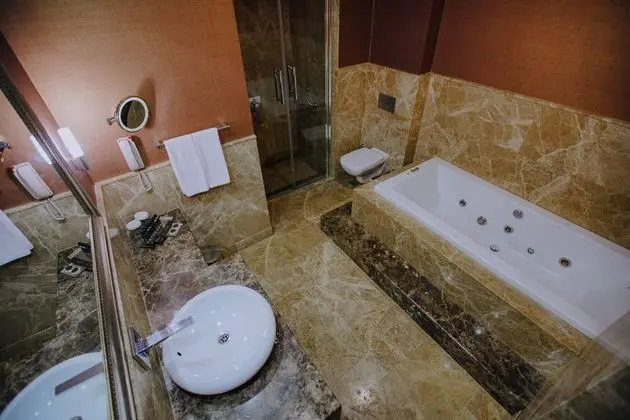 Grand Suite 1 Bedroom, 2 Bathroom, Executive Lounge & Cafe