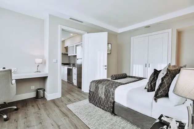 Grand Suite 1 Bedroom, 2 Bathroom, Executive Lounge & Cafe