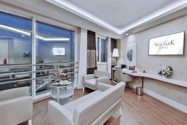 Grand Suite 1 Bedroom, 2 Bathroom, Executive Lounge & Cafe