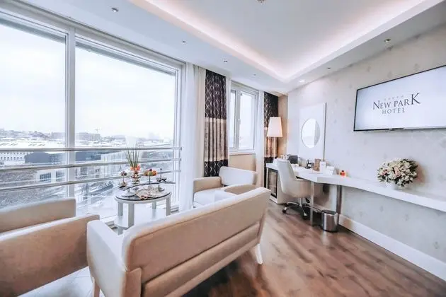 Grand Suite 1 Bedroom, 2 Bathroom, Executive Lounge & Cafe