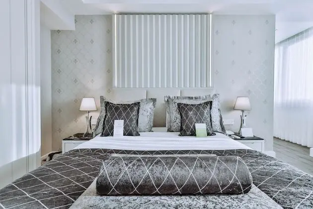 Grand Suite 1 Bedroom, 2 Bathroom, Executive Lounge & Cafe