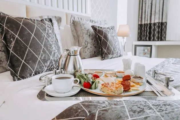 Grand Suite 1 Bedroom, 2 Bathroom, Executive Lounge & Cafe