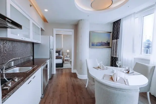 Grand Suite 1 Bedroom, 2 Bathroom, Executive Lounge & Cafe