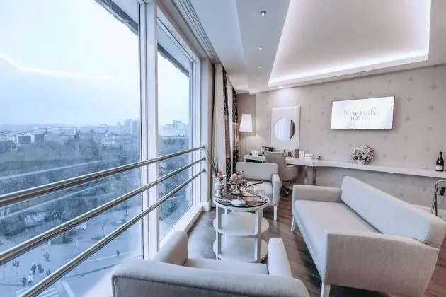 Grand Suite 1 Bedroom, 2 Bathroom, Executive Lounge & Cafe