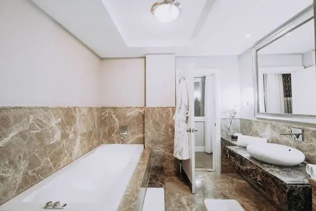 Grand Suite 1 Bedroom, 2 Bathroom, Executive Lounge & Cafe