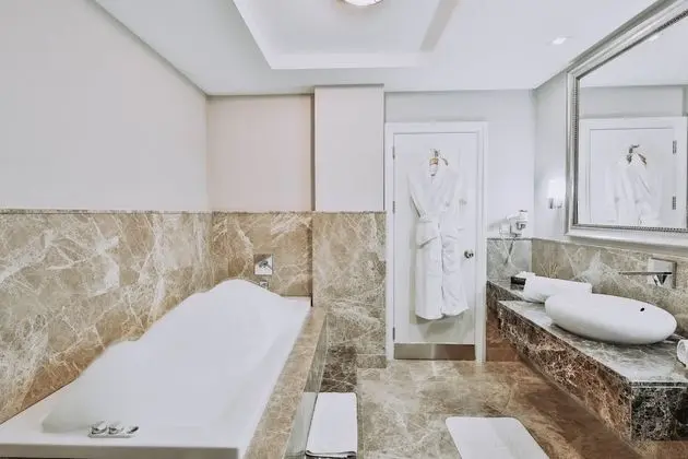 Grand Suite 1 Bedroom, 2 Bathroom, Executive Lounge & Cafe