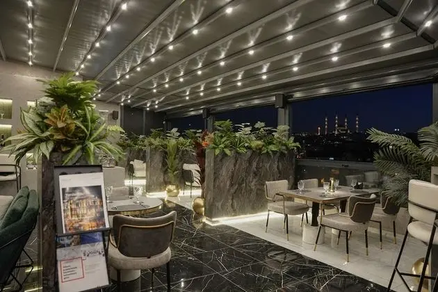 Grand Suite 1 Bedroom, 2 Bathroom, Executive Lounge & Cafe