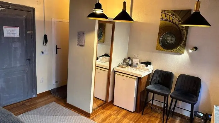 Standart Oda, Kara Manzaralı