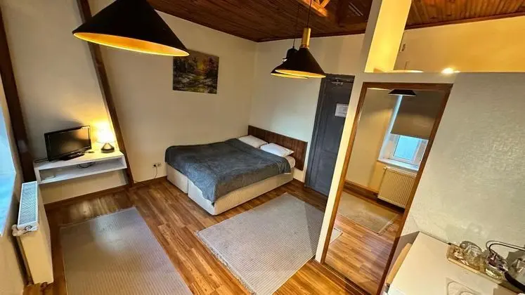 Standart Oda, Kara Manzaralı