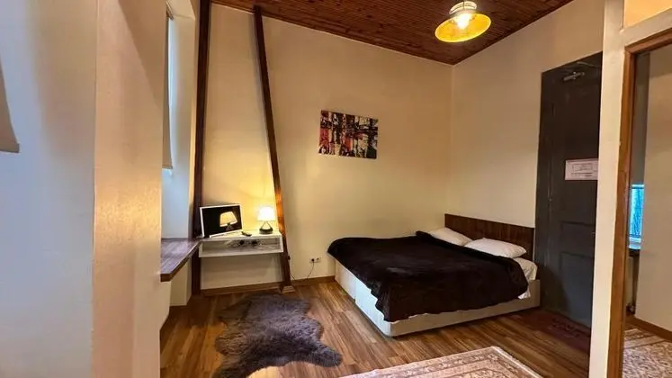Standart Oda, Kara Manzaralı