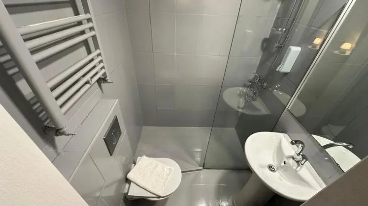 Standart Oda, Kara Manzaralı