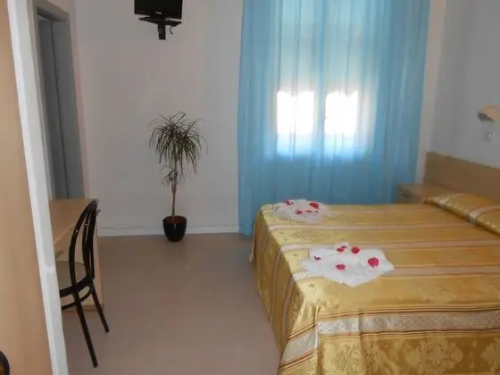 Üç Kişilik Oda
