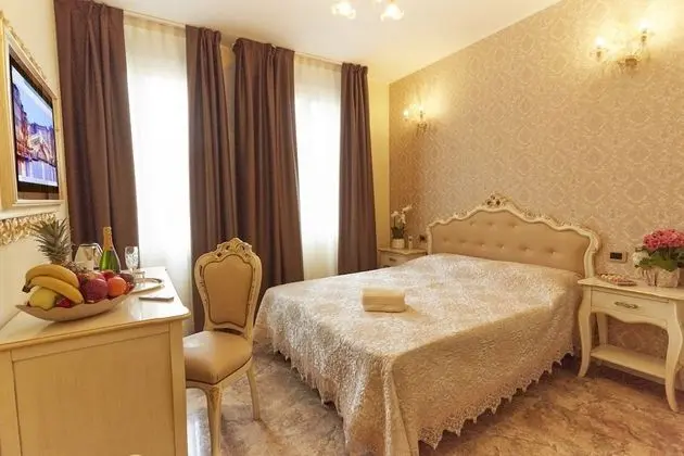 Büyük Yataklı Tek Kişilik Oda