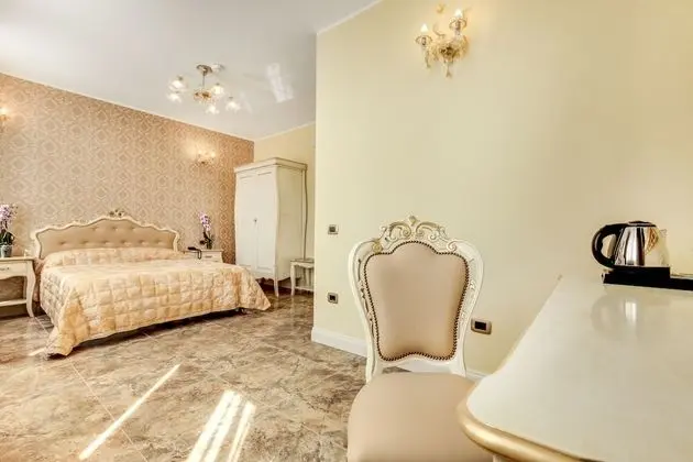 Üç Kişilik Oda
