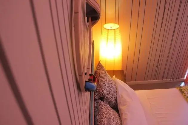 Dört Kişilik Oda, Ortak Banyo (Colata di Colore)