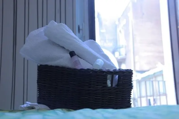 Dört Kişilik Oda, Ortak Banyo (Colata di Colore)