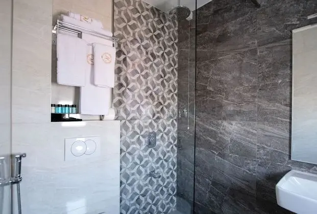 Basic Üç Kişilik Oda