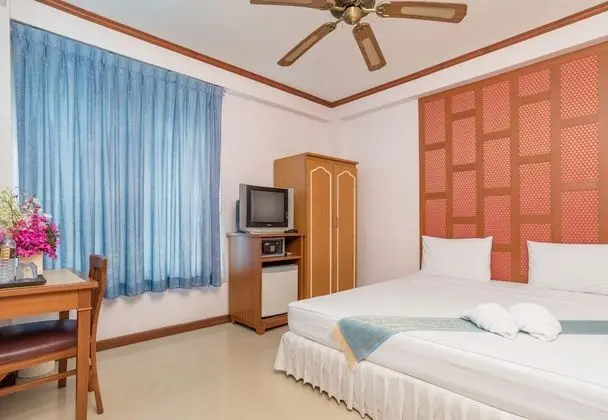 Tek Büyük Yataklı Oda (Double Room with Window)