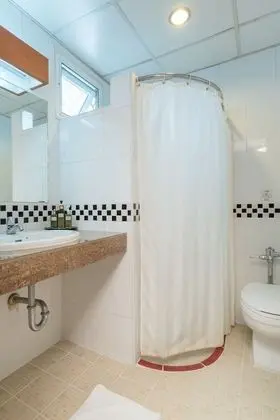 Üç Kişilik Oda (Triple Room with Window)
