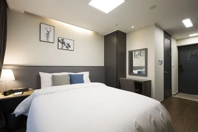 Business Tek Büyük Yataklı Oda