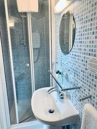 Büyük Yataklı Tek Kişilik Oda