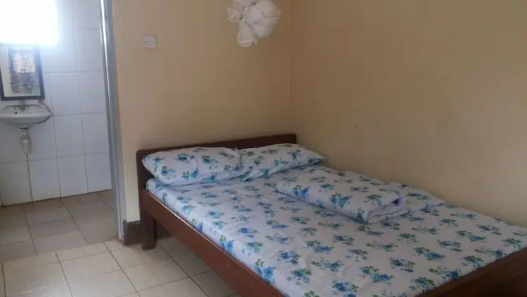 Tek Büyük Yataklı Oda, Ortak Banyo (NSC)