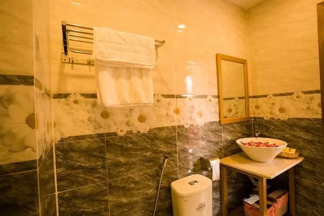 Deluxe Tek Büyük Yataklı Oda, 2 Yatak Odası, Havuz Manzaralı