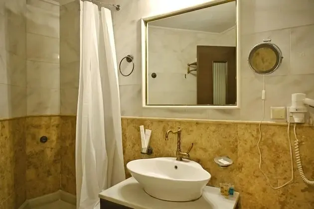 Comfort Tek Büyük veya İki Ayrı Yataklı Oda