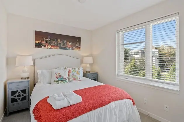 Sıra Ev, Birden Çok Yatak (New Townhome with Stunning City and M)