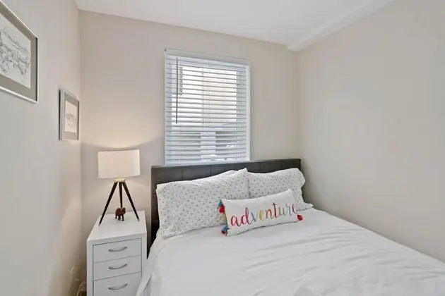 Sıra Ev, Birden Çok Yatak (New Townhome with Stunning City and M)