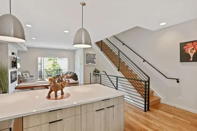 Sıra Ev, Birden Çok Yatak (New Townhome with Stunning City and M)