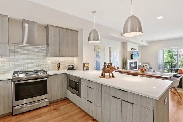 Sıra Ev, Birden Çok Yatak (New Townhome with Stunning City and M)