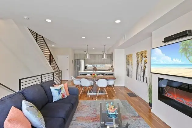 Sıra Ev, Birden Çok Yatak (New Townhome with Stunning City and M)