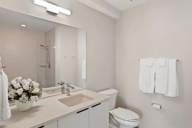 Sıra Ev, Birden Çok Yatak (New Townhome with Stunning City and M)