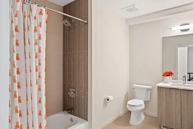 Sıra Ev, Birden Çok Yatak (New Townhome with Stunning City and M)