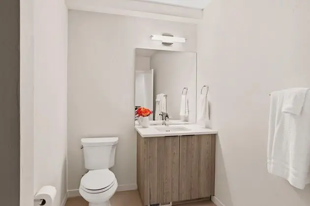 Sıra Ev, Birden Çok Yatak (New Townhome with Stunning City and M)