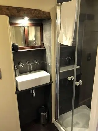 Luxury Tek Büyük Yataklı Oda (Twm Sion Cati)