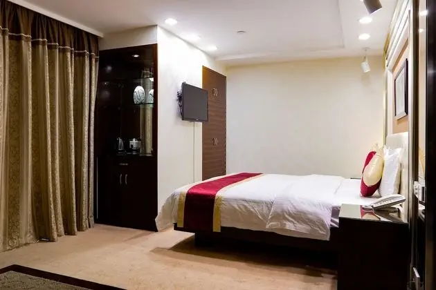 Business Tek Büyük Yataklı Oda
