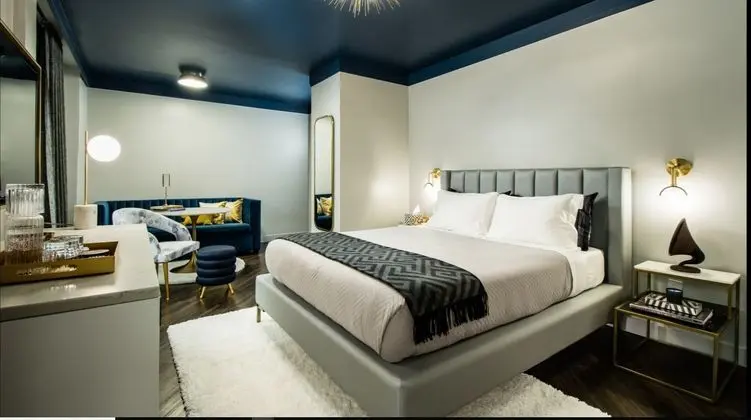 Çift ​​kişilik Classic Queen Bed