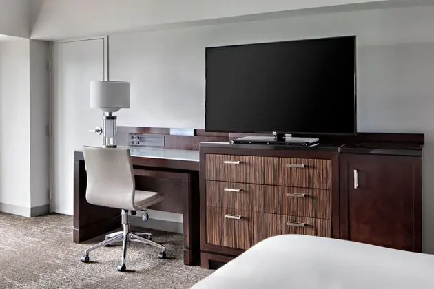 Premier Oda, 1 En Büyük (King) Boy Yatak ve Çekyat, Köşe (Mobility Accessible, Tub)
