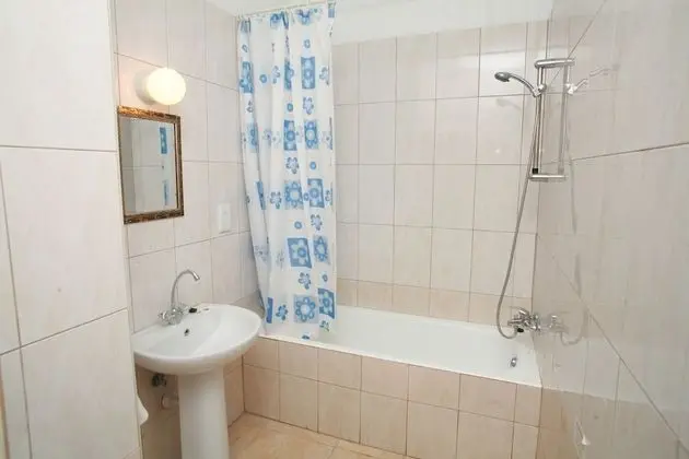 Apart Daire, 2 Yatak Odası, Avlu Manzaralı